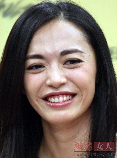 娱乐吃瓜酱尴尬丫头,揭秘娱乐圈背后的尴尬瞬间