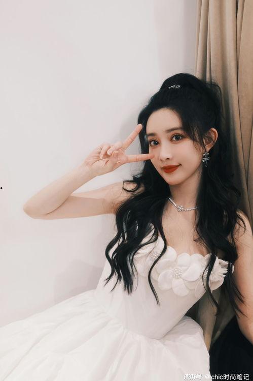 女主穿到娱乐圈吃瓜,女主的吃瓜日常